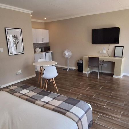 Eagle Cove Bed & Breakfast Honeydew Bagian luar foto